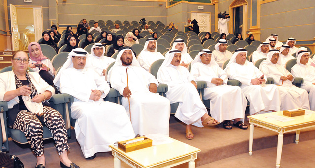 "ممثلو هيئات حكومية وجمعيات وباحثون يتابعون فعاليات الورشة"