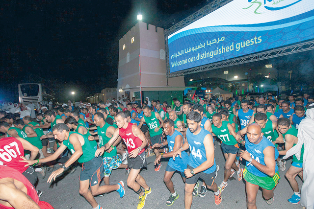 "جانب من منافسات سباق الجري العام الماضي البيان"