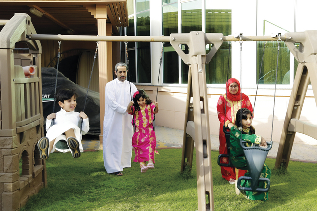 "ساعة مع الأبناء تقليد يومي يحرص عليه أكثر في رمضان"