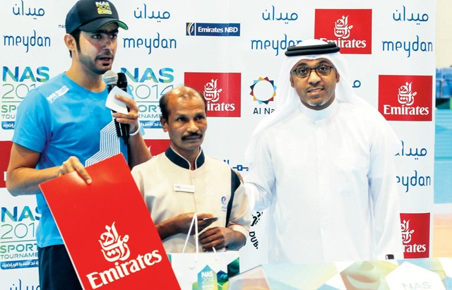 "الحمادي وبخيت يسلمان  تذكرتي سفر إلى لندن للعامل الهندي \tالبيان"