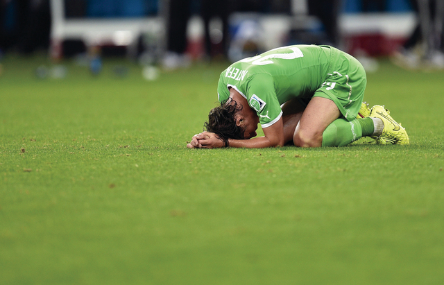 "حزن بعد ضياع حلم دور الثمانية أ.ف.ب"