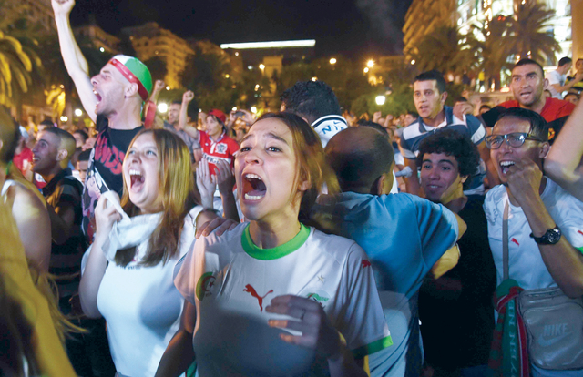 "الجمهور الجزائري تفاعل مع أحداث المباراة \t ا ف ب"