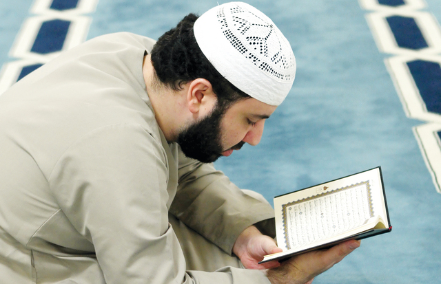 "قراءة القرآن بالبصر والبصيرة معاً"