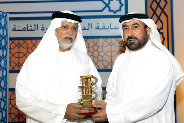 "بوملحة يسلم عبيد الملا تكريم هيئة الطرق"