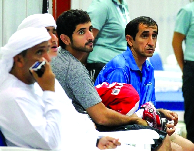 "حمدان بن محمد يتابع باهتمام منافسات البادل تنس البيان"