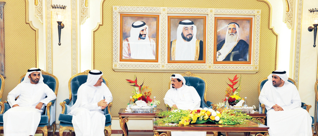 "حميد النعيمي متقبلاً تهاني سلطان المنصوري وراشد بن فهد بحضور أحمد بن حميد وام"