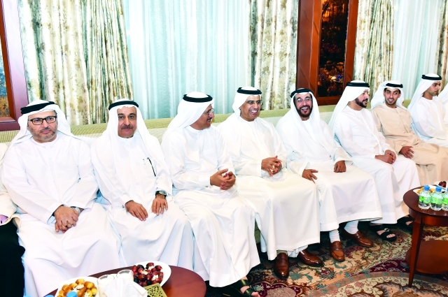 "عمر بن زايد والوزراء"