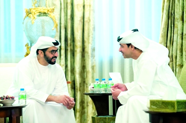 "حمدان وهزاع بن زايد خلال المأدبة"