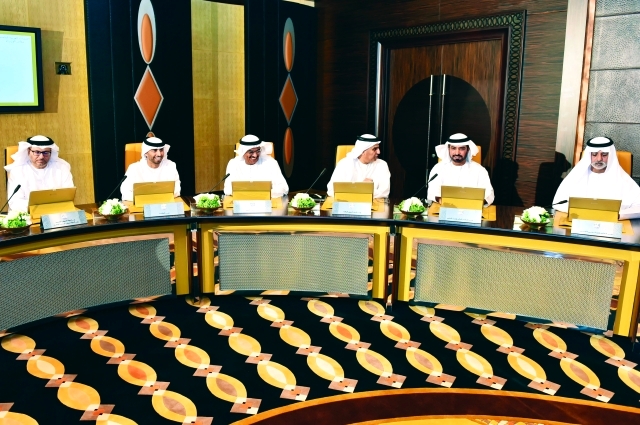 "5 نهيان وحمدان بن مبارك وعبيدالطاير وعبدالله بلحيف النعيمي وسهيل المزروعي وأنور قرقاش تصوير: محمد هشام"