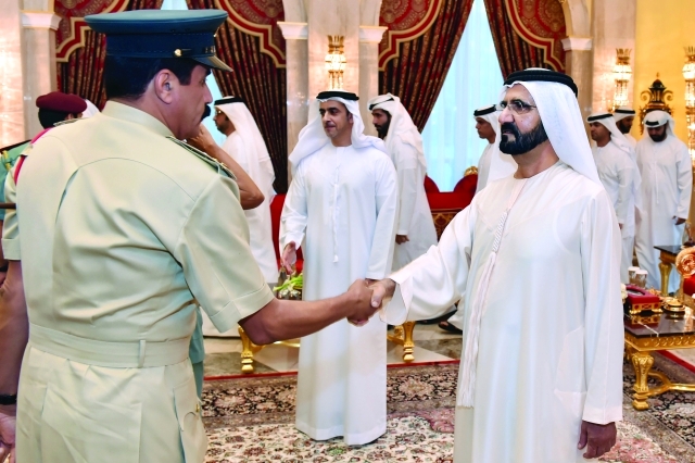 ".. ومصافحاً المزينة"