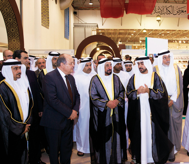 "سموه يستمع إلى شرح من راشد الكوس"