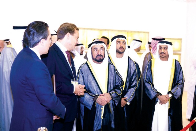 "سموه يطلع على أنشطة وفعاليات المهرجان"