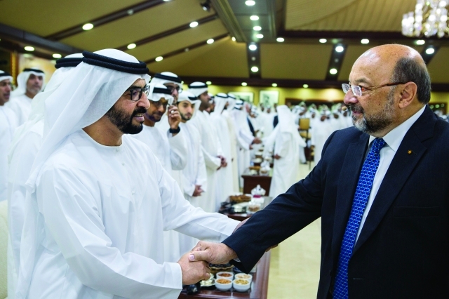 محمد بن زايد يشهد محاضرة عن أسرار أعماق البحار