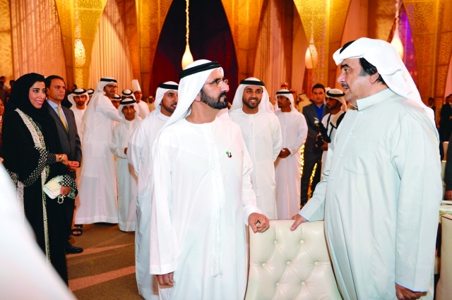 "محمد بن راشد يستمع إلى عبد الحسين عبد الرضا"