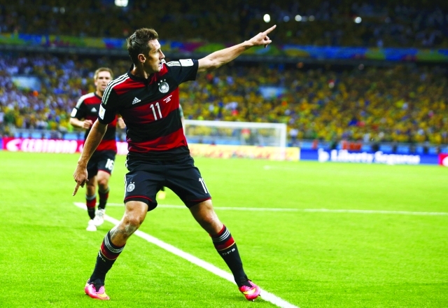 "Germany's Miroslav Klose celebrates after scoring a goal during the 2014 World Cup semi-finals between Brazil and Germany at the Mineirao stadium in Belo Horizonte July 8, 2014. REUTERS/Marcos Brindicci (BRAZIL - Tags: TPX IMAGES OF THE DAY SOCCER SPORT WORLD CUP) TOPCUP"