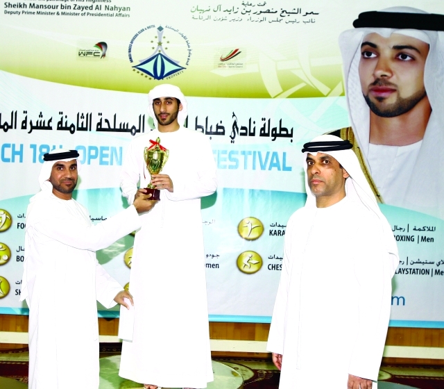 "حامد بن خادم يسلم الزعابي كأس أفضل ملاكم البيان"