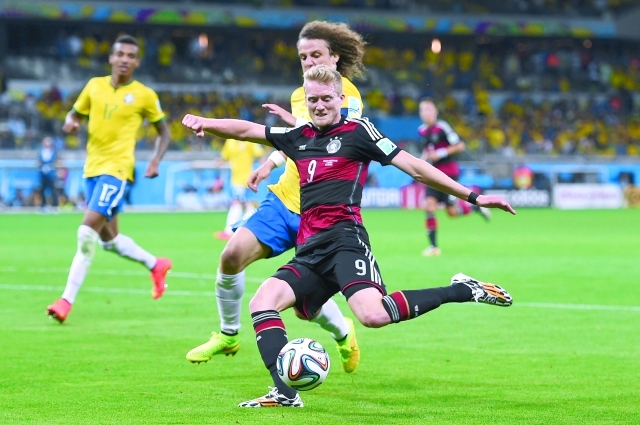 "الألماني شورله يسدد الكرة محرزاً هدف بلاده السابع في مرمى البرازيل  \t  أ ف ب"