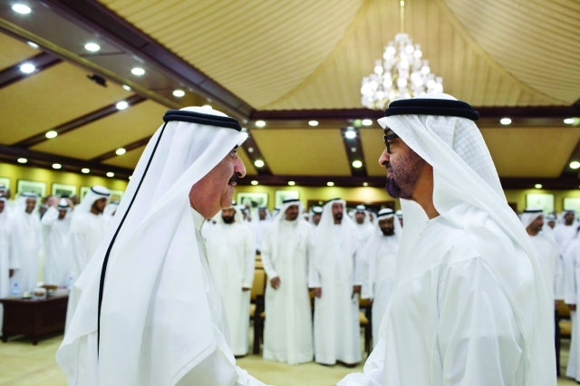 "سعود المعلا ومحمد بن زايد خلال المحاضرة"