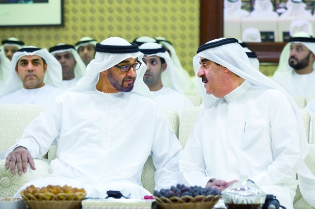 "سعود المعلا ومحمد بن زايد وهزاع ونهيان وسيف ومنصور بن زايد خلال محاضرة ويندي كوب وام"