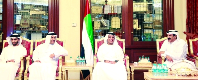 "سعود القاسمي وخالد بن سعود وأحمد الطاير والمزينة خلال اللقاء وام"