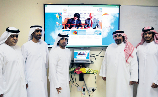 "لقطة جماعيةعقب افتتاح الموقع\t\tالبيان"