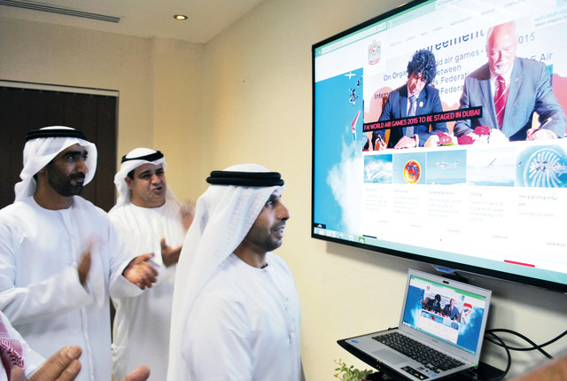 "النيادي خلال تدشينه الموقع\tالبيان"