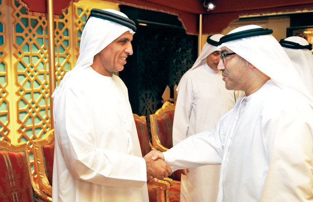 "حاكم رأس الخيمة يتقبل التهاني من العويس"