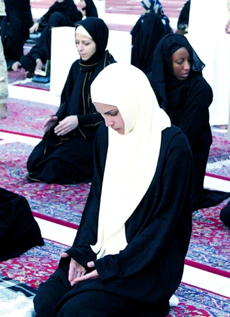 "قلوب ذاكرة وألسنة شاكرة لنعم الله"
