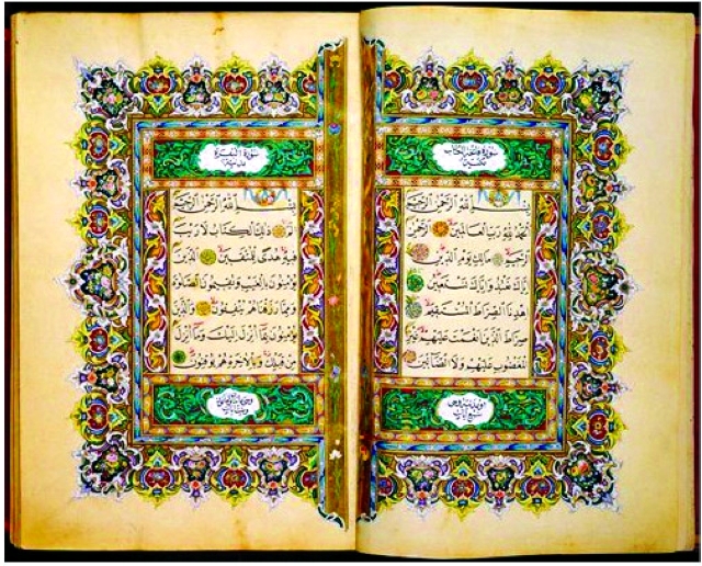 "صفحات من إحدى نسخ القرآن الكريم"