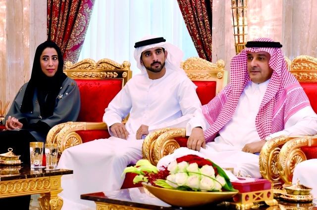 "حمدان بن محمد ومنى المري ووليد الإبراهيم"