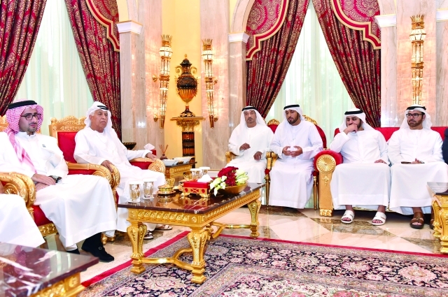 "مكتوم بن محمد وأحمد بن سعيد ومحمد القرقاوي والحضور"