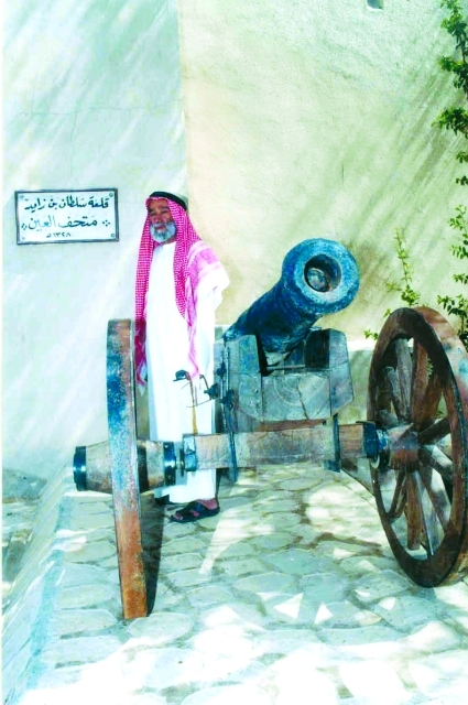 "خلفان الظاهري.. كلمة سر التراث ومفتاح الماضي"