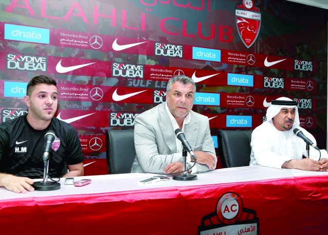 "كوزمين خلال المؤتمر الصحفي"