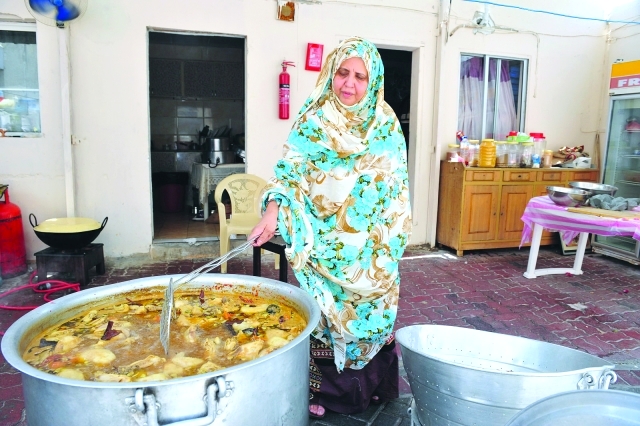 "حمدة خليفة تؤكد سعادتها الكبيرة بالمشاركة في مبادرة موائد الرحمن،"