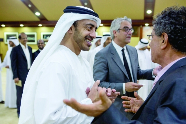 "عبد الله بن زايد مرحباً بضيوف المجلس"