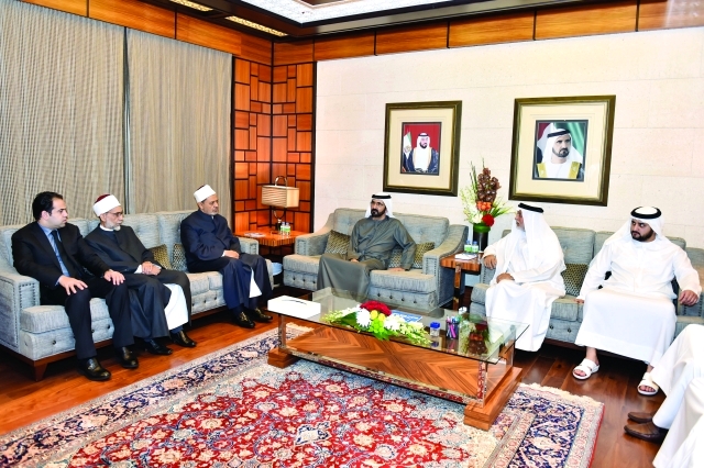 "وسموه مستمعاً إلى شيخ الأزهر بحضور مكتوم بن محمد وبوملحه"