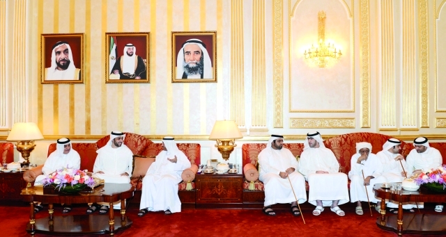 "ويستقبل بحضور ولي عهده المهنئين برمضان"