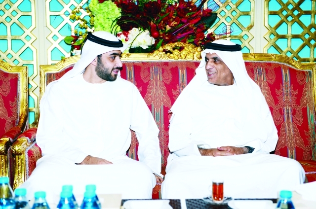 "حاكم رأس الخيمة خلال استقبال المهنئين\tوام"