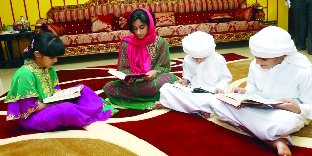 "الأبناء يقرأون القرآن الكريم"