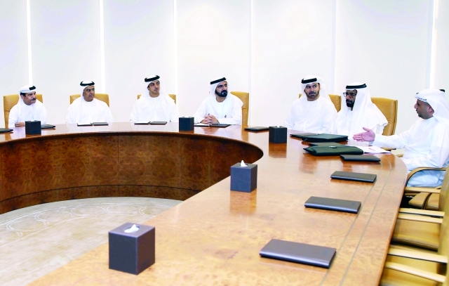 "نائب رئيس الدولة يستمع إلى آراء ومقترحات فريق عمل وكالة الإمارات للفضاء"
