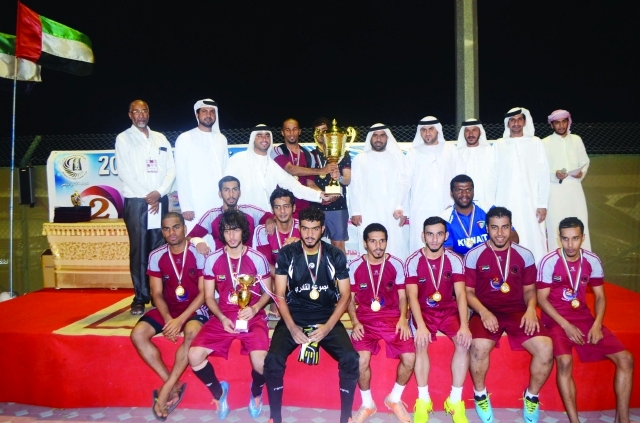 "بالعجيد خلال تكريم \tالفرق الفائزة في نادي مليحة \t البيان"