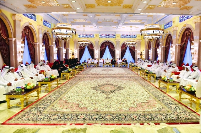 "محمد بن راشد يستضيف بحضور حمدان ومكتوم بن محمد ونهيان بن مبارك ومحمد القرقاوي وعبدالرحمن العويس وخليفة سليمان الكتاب والأدباء والفعاليات الثقافية الوطنية\tتصوير: محمد هشام وسيف محمد"