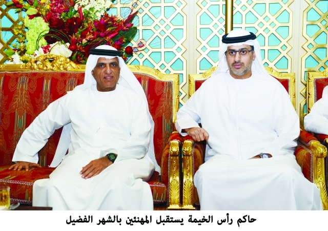 "حاكم رأس الخيمة مستقبلاً المهنئين وام"
