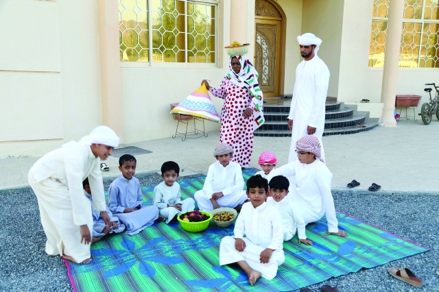"الرطب والمنجا والفراكه من منتجات المزرعة"