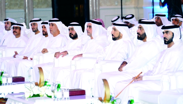 "سيف بن زايد والشعفار والخييلي والهديدي والشريفي والريسي والمزروعي والعامري وعدد من الضباط والمدعوين والضيوف من المصدر"