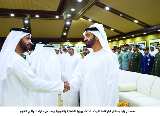 "محمد بن زايد مستقبلا قيادات وزارة الخارجية بحضور حمدان وسعيد وهزاع وسيف ومنصور بن زايد"