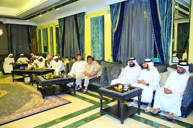 "عبدالله الشرقي يتحدث إلى اللاعبين عن متطلبات المرحلة المقبلة"