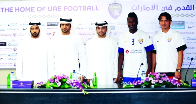 "جيان يتوسط أعضاء إدارة النادي  المصدر"