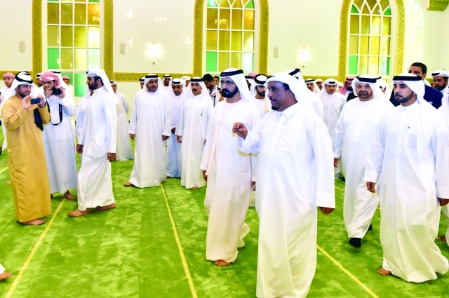 ".. وسموه خلال الافتتاح بحضور منصور بن محمد وضاحي خلفان وسامي القمزي والعور والمنصوري وجمع من المسؤولين \tتصوير - محمد هشام"