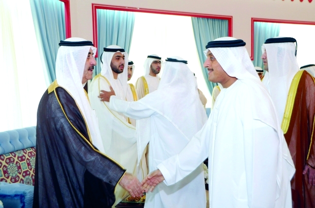 "..ومستقبلاً المهنئين بحضور راشد وأحمد بن سعود\t\t وام"